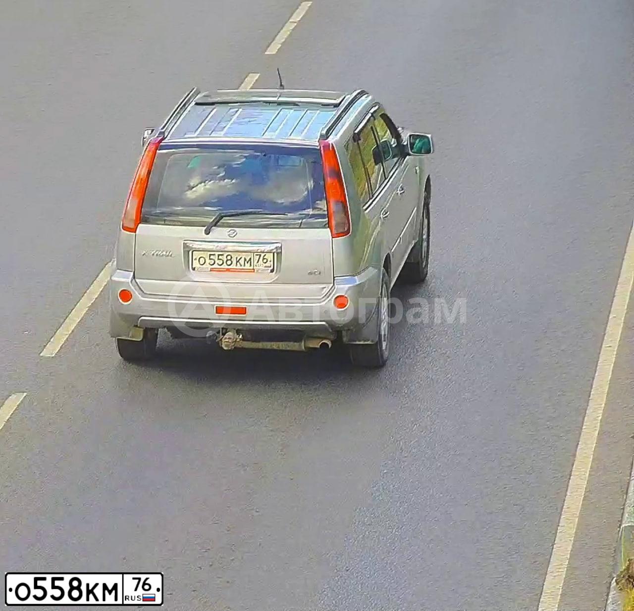 Фото автомобиля NISSAN X-TRAIL, 2003 — госномер О558КМ76. Цвет: СЕРЫЙ