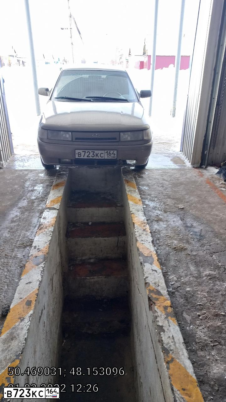 Фото автомобиля LADA 2112, 2007 — госномер Е150КХ164. Цвет: СЕРО-БЕЖЕВЫЙ