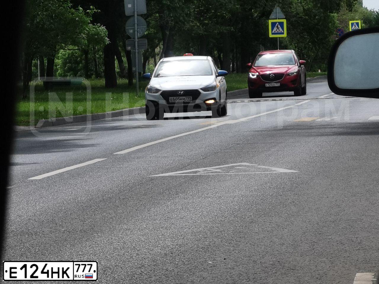 Фото автомобиля BMW X3, 2014 — госномер Е124НК777. Цвет: БЕЛЫЙ