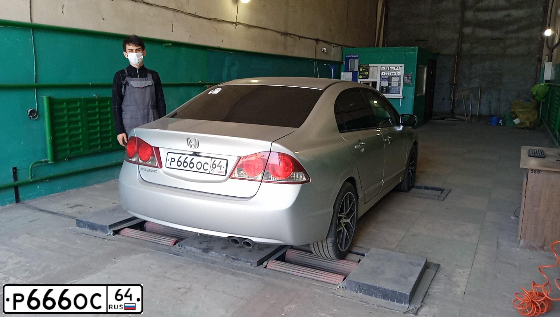 Фото автомобиля HONDA CIVIC, 2006 — госномер Р666ОС64. Цвет: СЕРЕБРИСТЫЙ