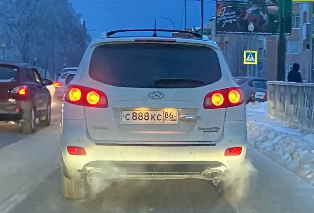 Фото автомобиля HYUNDAI SANTA FE, 2008 — госномер С888КС86. Цвет: Белый