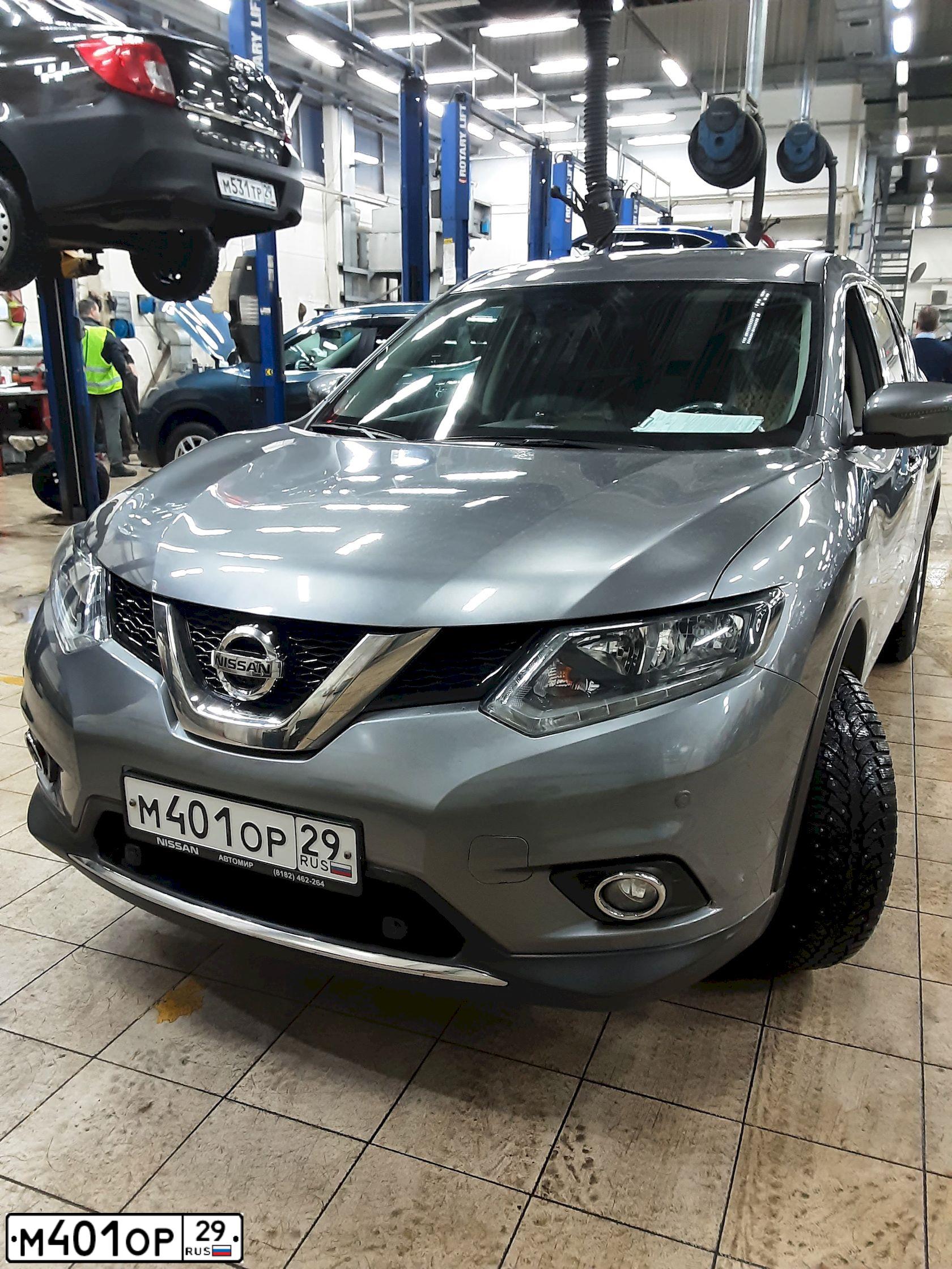 Фото автомобиля NISSAN X-TRAIL, 2018 — госномер М401ОР29. Цвет: СЕРЫЙ