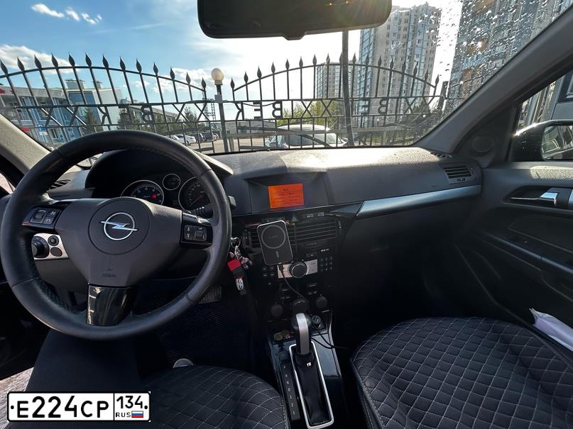 Фото автомобиля OPEL ASTRA, 2009 — госномер Е224СР134. Цвет: ЧЕРНЫЙ
