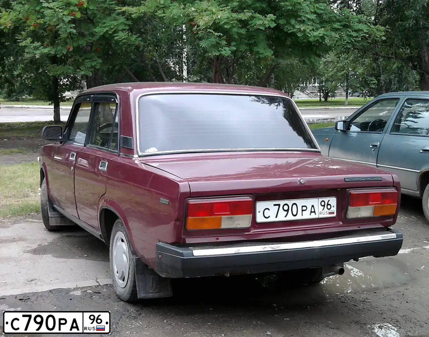 Фото автомобиля LADA 2107, 2003 — госномер Е571ЕН196. Цвет: ТЕМНО-КРАСНЫЙ