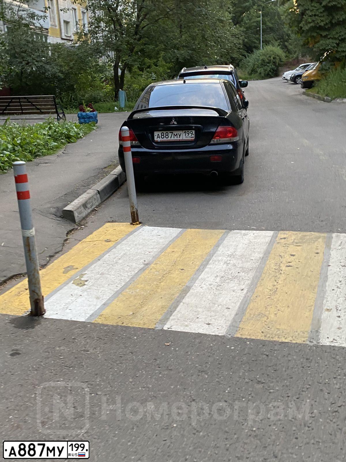 Фото автомобиля MITSUBISHI LANCER, 2005 — госномер А887МУ199. Цвет: ЧЕРНЫЙ