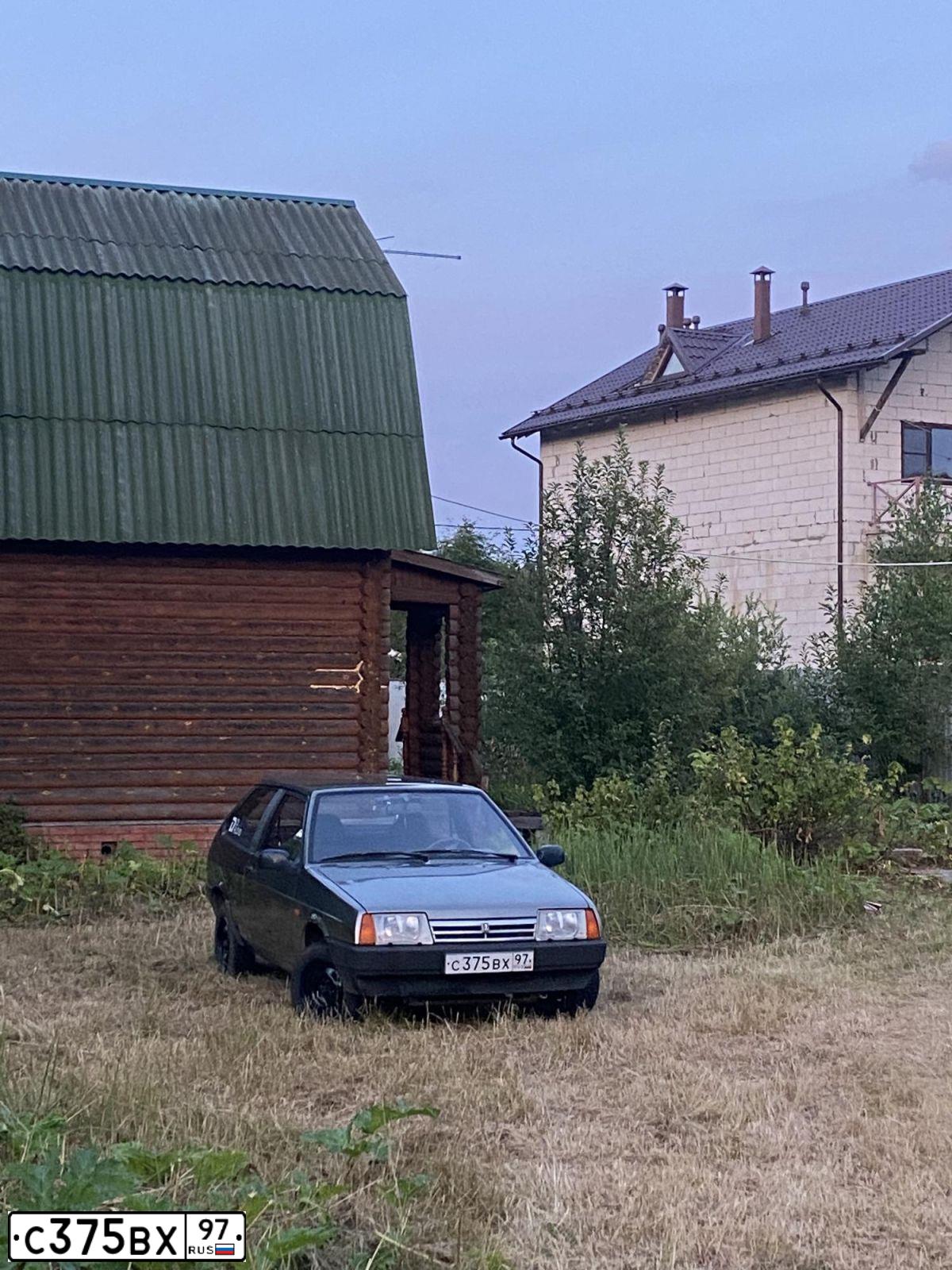 Фото автомобиля LADA 2108 SAMARA, 1999 — госномер К132АЕ977. Цвет: СЕРЕБРИСТЫЙ СЕРО-ЗЕЛЕНЫЙ