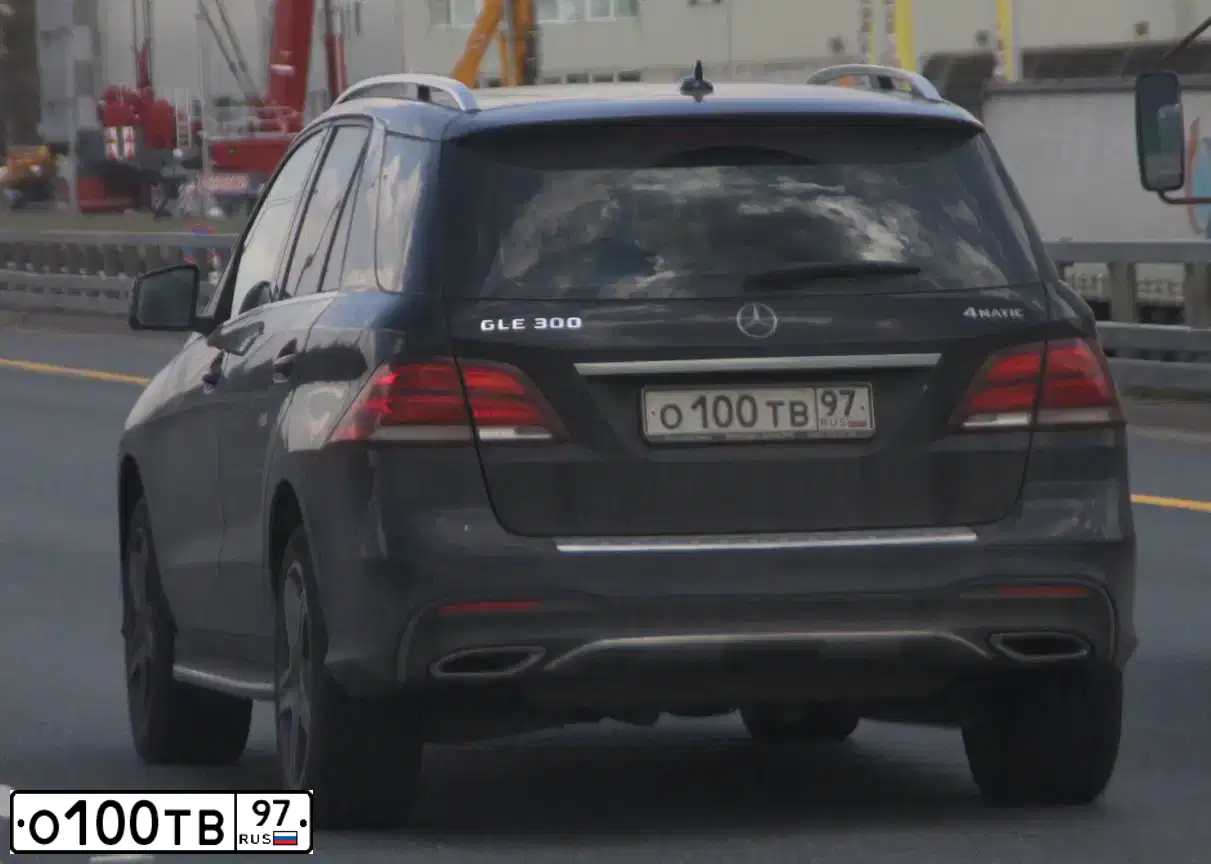 Фото автомобиля MERCEDES E-KLASSE, 2002 — госномер Е646РР177. Цвет: ЧЕРНЫЙ