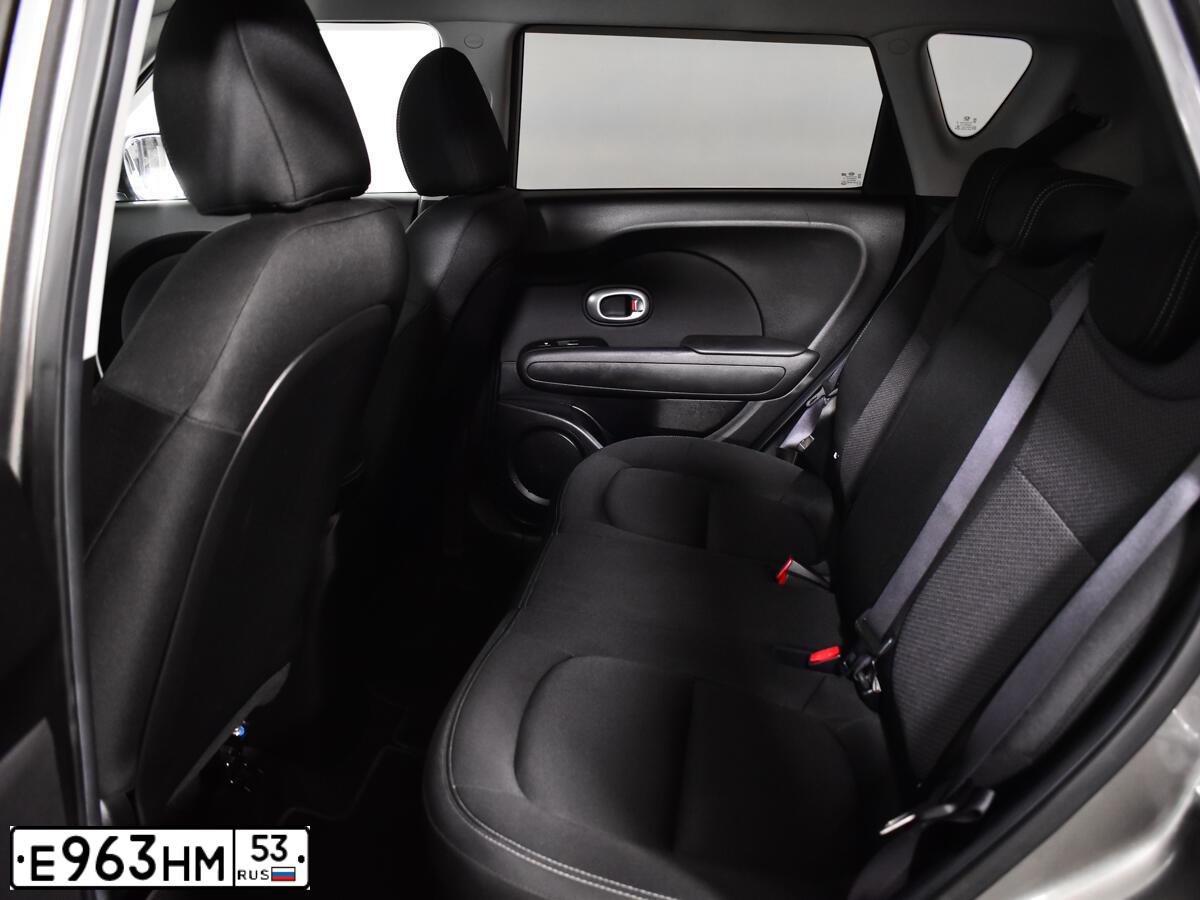 Фото автомобиля KIA SOUL, 2018 — госномер Е029АМ147. Цвет: ПЕРЛАМ-СЕРЕБРИСТЫЙ