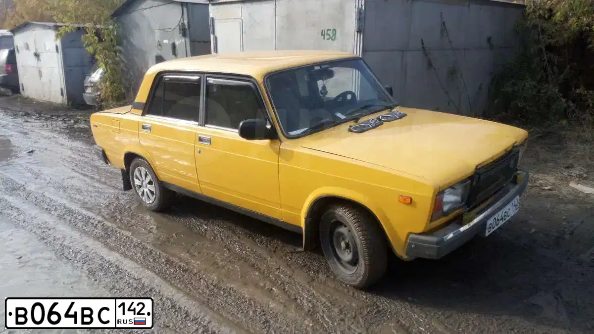 Фото автомобиля LADA 2107, 2000 — госномер В974МЕ42. Цвет: ЖЁЛТЫЙ
