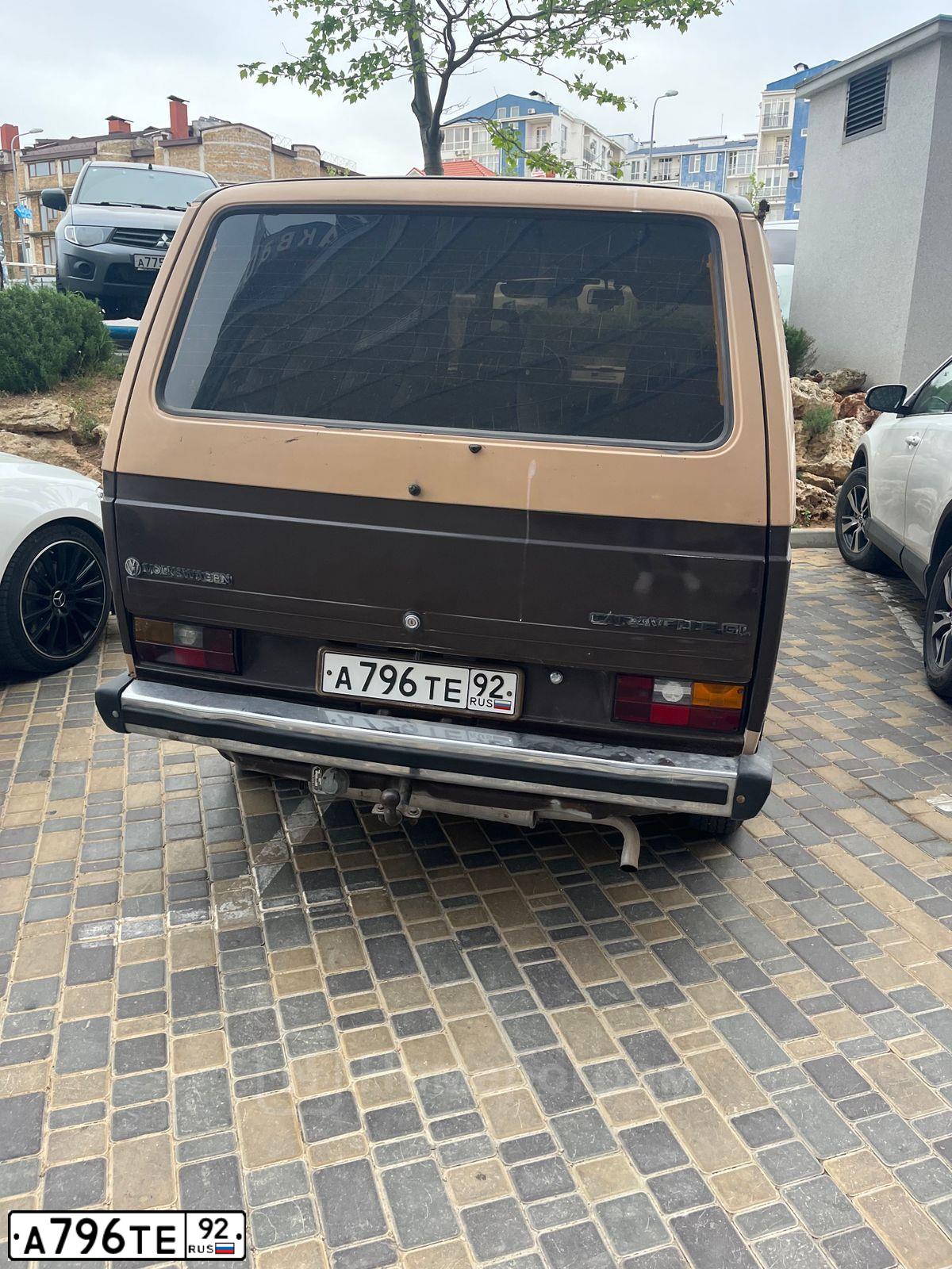 Фото автомобиля VOLKSWAGEN TRANSPORTER, 1985 — госномер А796ТЕ92. Цвет: ТЕМНО-КОРИЧНЕВЫЙ
