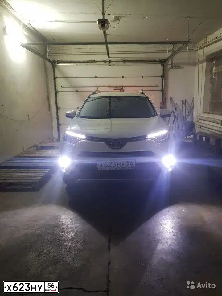Фото автомобиля TOYOTA RAV4, 2017 — госномер В306ОВ122. Цвет: БЕЛЫЙ ПЕРЛАМУТР