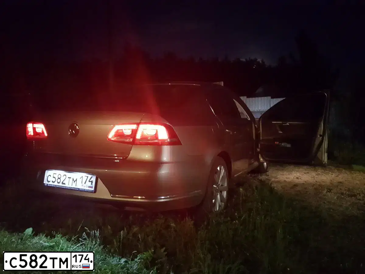 Фото автомобиля VOLKSWAGEN PASSAT, 2014 — госномер С582ТМ174. Цвет: БЕЖЕВО - СЕРЫЙ