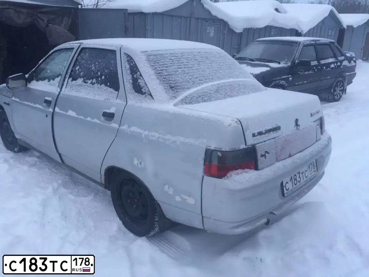 Фото автомобиля LADA 2110, 2005 — госномер С183ТС178. Цвет: СЕРЕБРИСТЫЙ