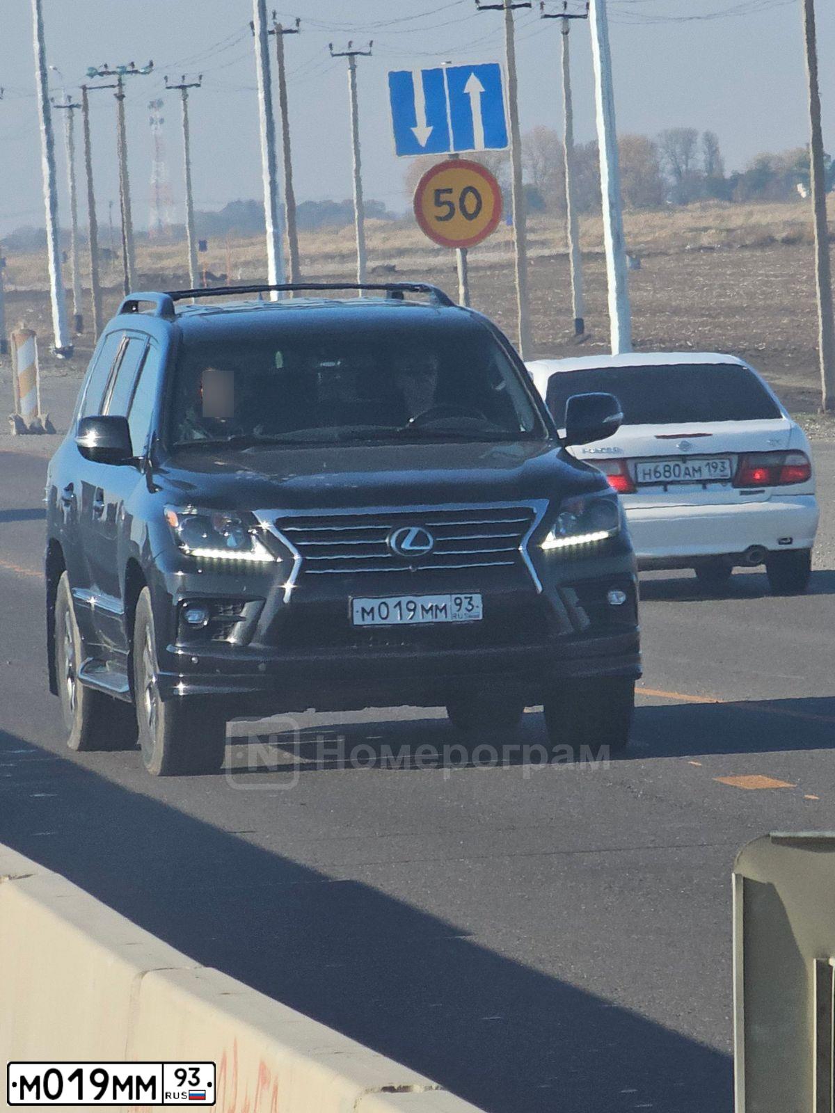 Фото автомобиля LEXUS LX, 2008 — госномер М019ММ93. Цвет: Серебристый