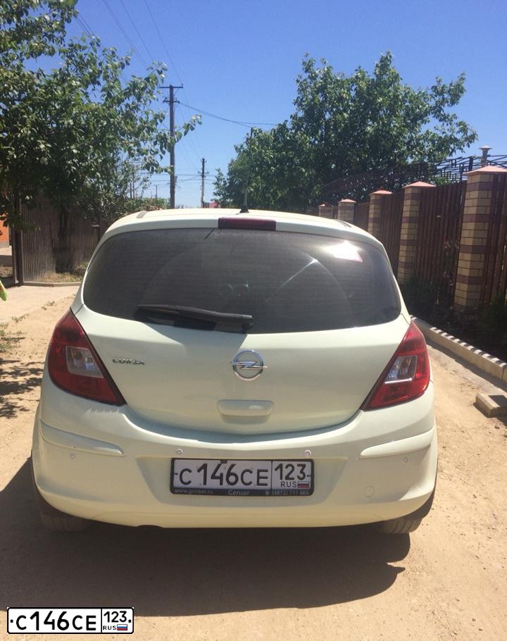 Фото автомобиля OPEL CORSA, 2012 — госномер С146СЕ123. Цвет: Белый