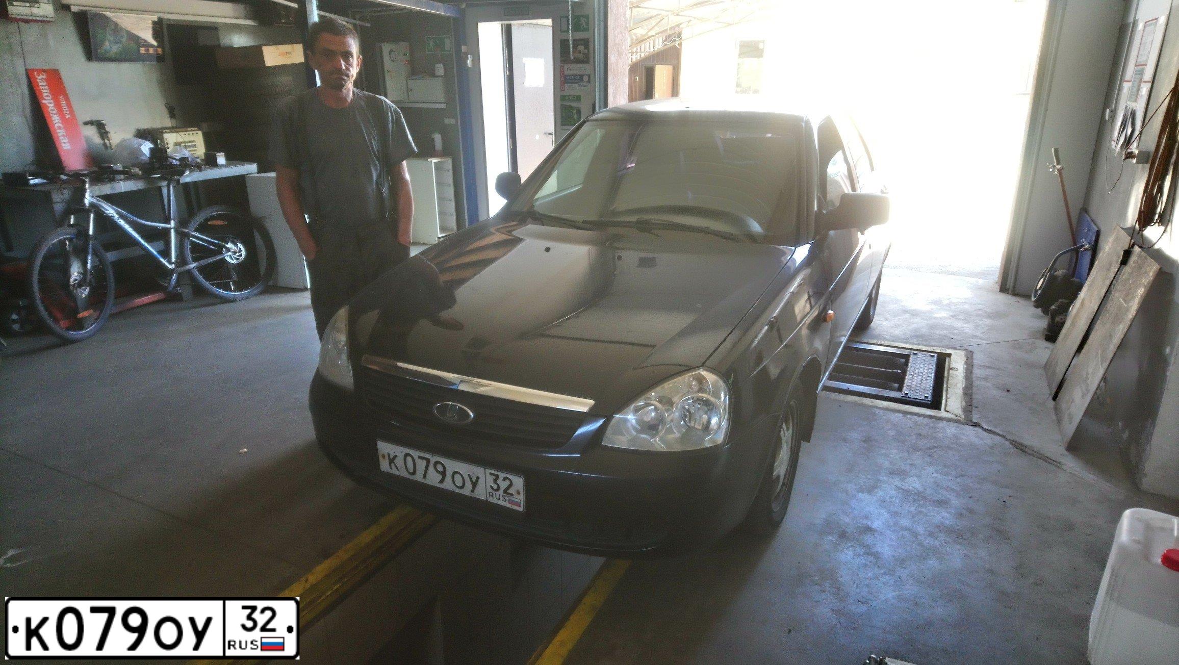 Фото автомобиля LADA 2172 PRIORA, 2010 — госномер К079ОУ32. Цвет: Сине-Черный