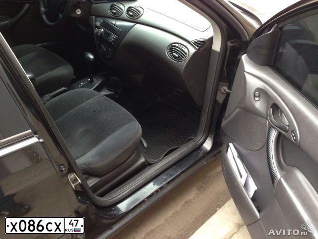 Фото автомобиля FORD FOCUS, 2001 — госномер М282ВЕ98. Цвет: ЧЕРНЫЙ