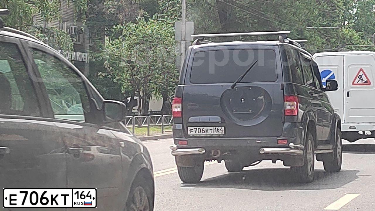 Фото автомобиля UAZ 3163 PATRIOT, 2016 — госномер Е706КТ164. Цвет: ТЕМНО СЕРЫЙ МЕТАЛЛИК