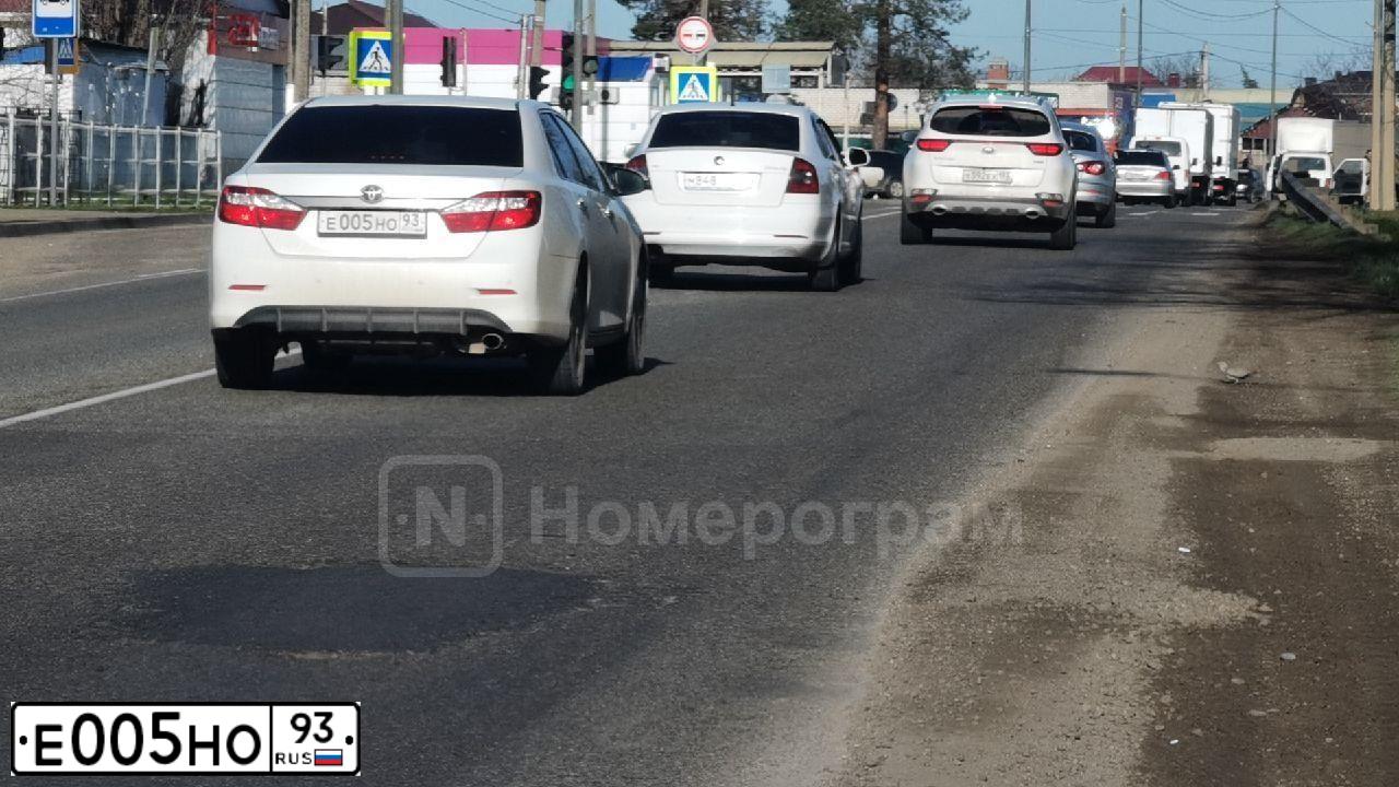 Фото автомобиля TOYOTA CAMRY, 2014 — госномер А950НК193. Цвет: БЕЛЫЙ ПЕРЛАМУТР