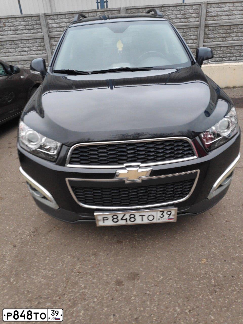 Фото автомобиля CHEVROLET CAPTIVA, 2015 — госномер Р848ТО39. Цвет: ЧЕРНЫЙ МЕТАЛЛИК