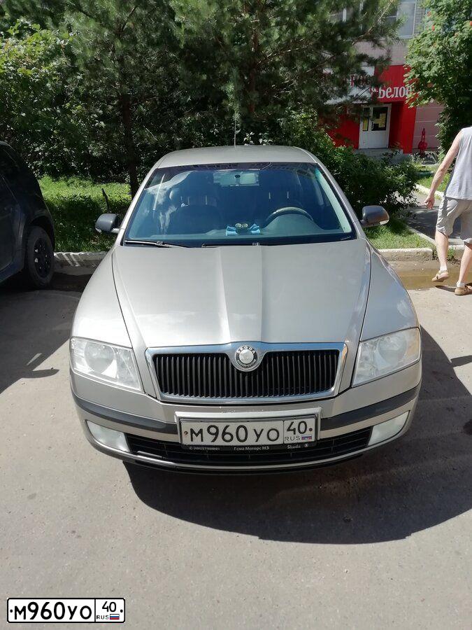 Фото автомобиля SKODA OCTAVIA, 2008 — госномер Н944ВС57. Цвет: СЕРЫЙ