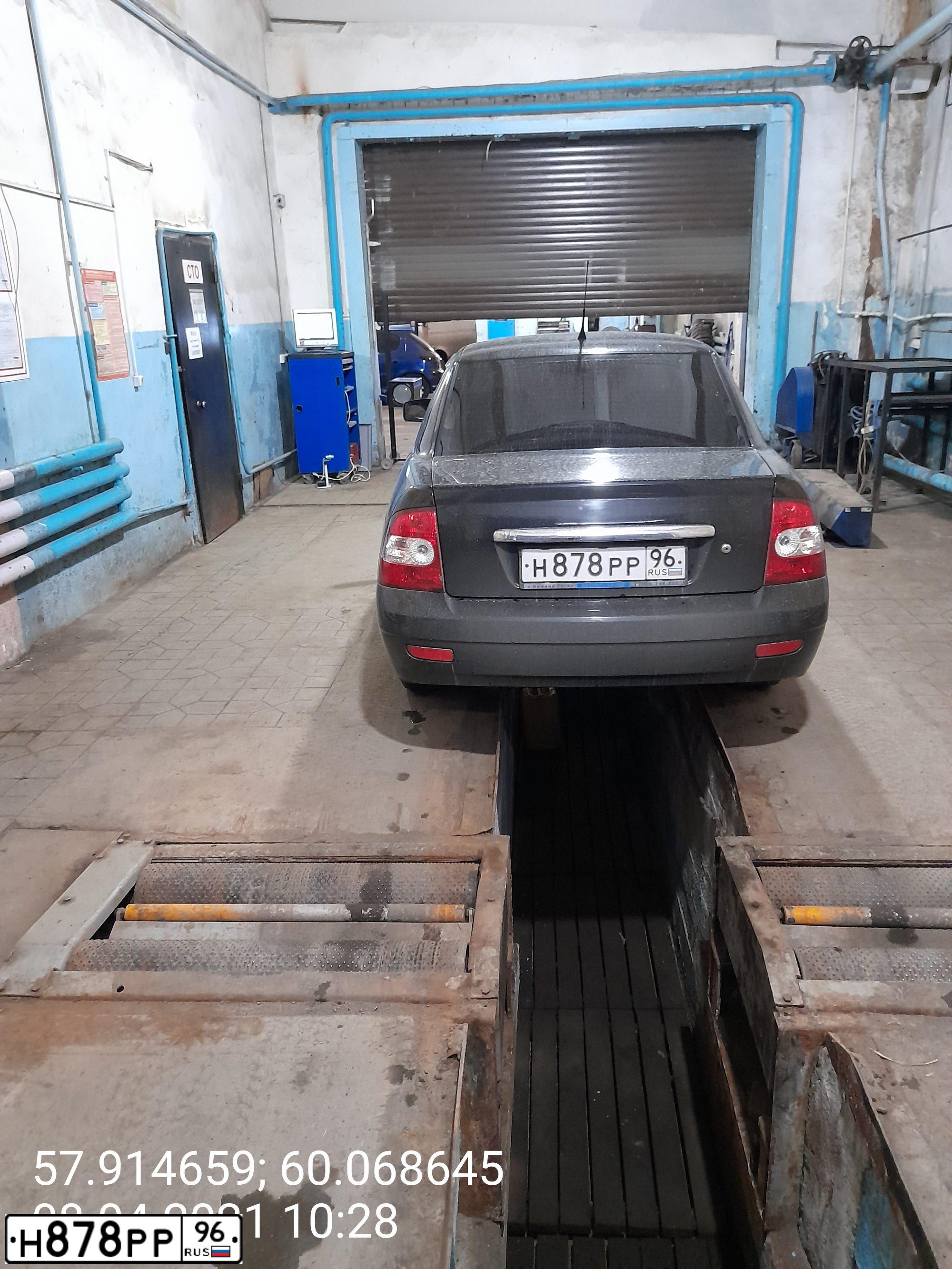Фото автомобиля LADA 2170 PRIORA, 2009 — госномер Н878РР96. Цвет: ЧЕРНЫЙ
