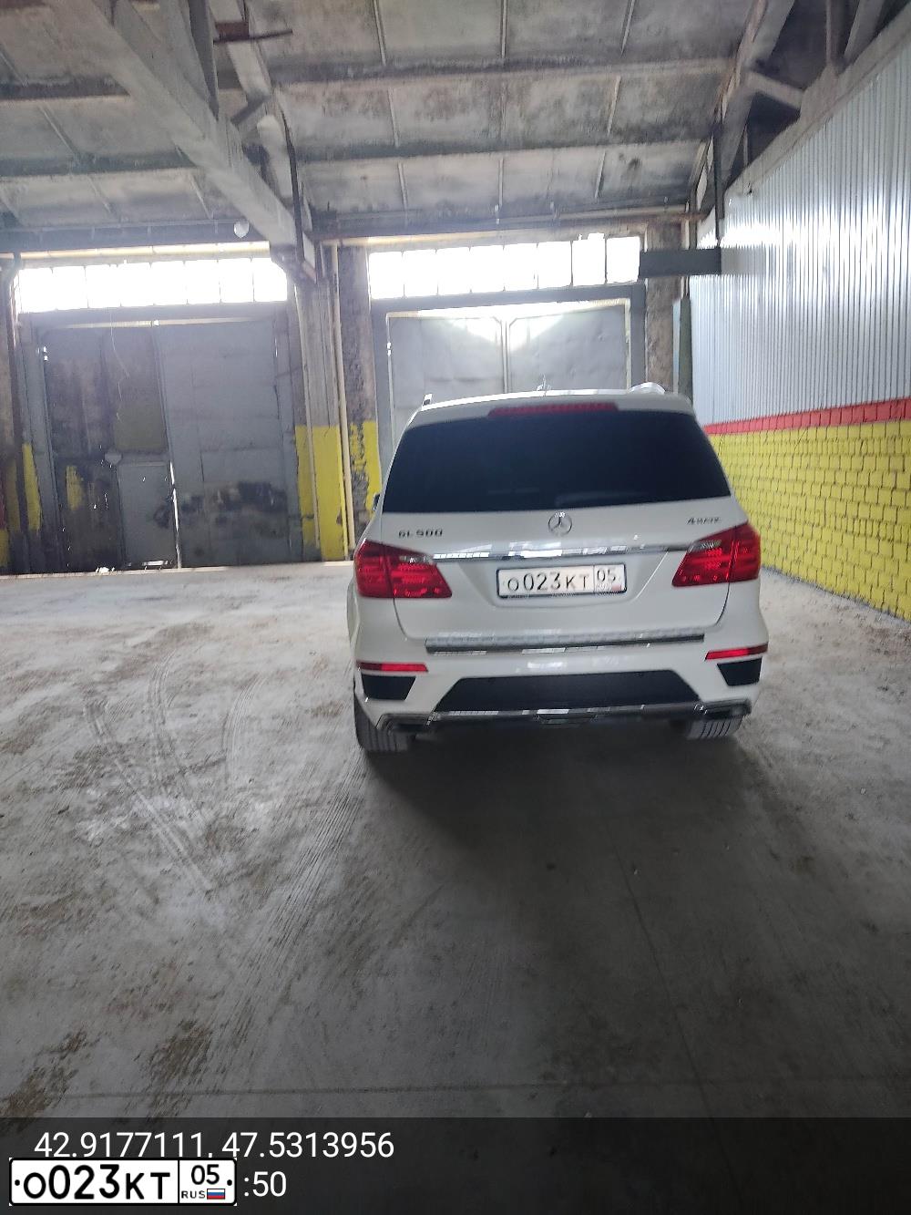 Фото автомобиля MERCEDES GL-KLASSE, 2014 — госномер В777ЕК05. Цвет: Белый