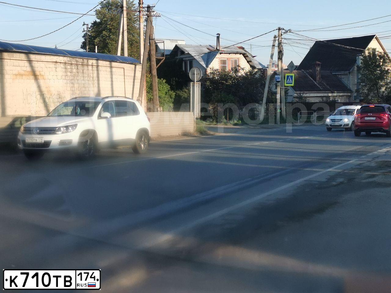 Фото автомобиля VOLKSWAGEN TIGUAN, 2014 — госномер В164АТ774. Цвет: Белый