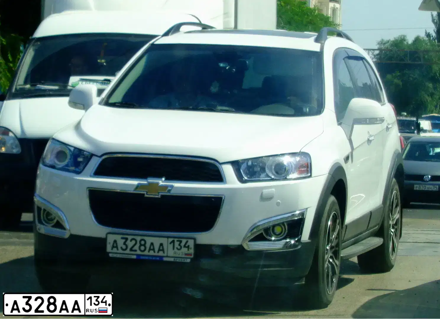Фото автомобиля CHEVROLET CAPTIVA, 2014 — госномер А328АА134. Цвет: Белый