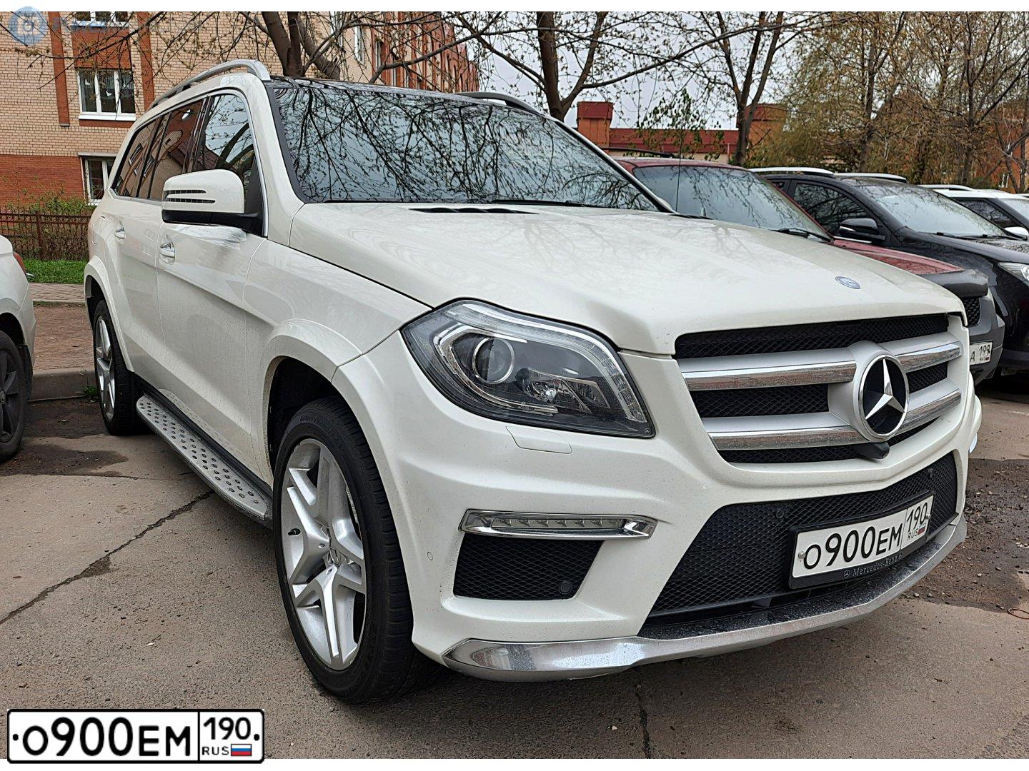 Фото автомобиля MERCEDES-BENZ GL-CLASS, 2013 — госномер Р495АТ977. Цвет: Белый