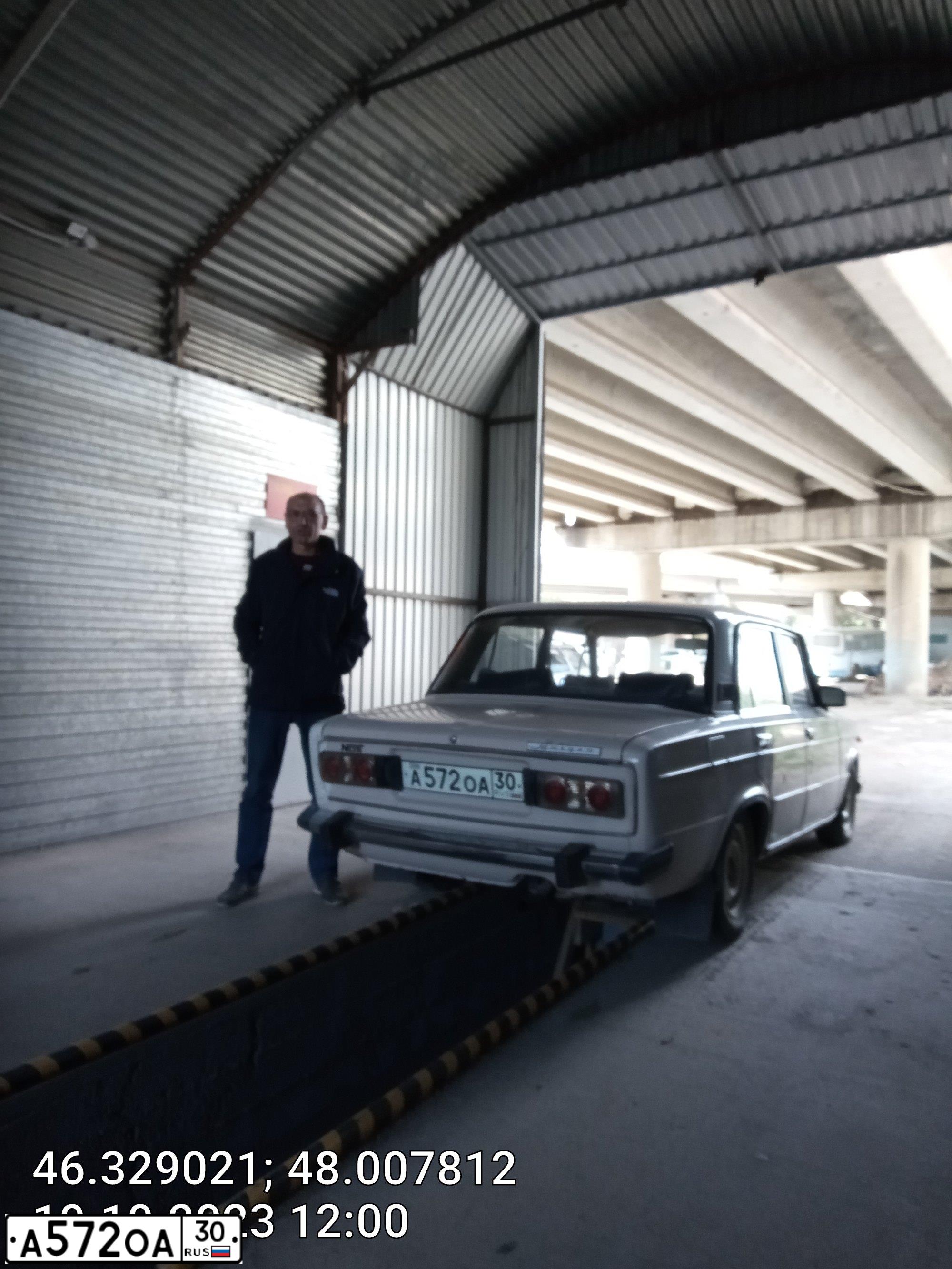 Фото автомобиля LADA 2106, 1994 — госномер А572ОА30. Цвет: БЕЖЕВЫЙ