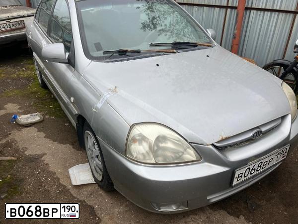 Фото автомобиля KIA RIO, 2004 — госномер В068ВР190. Цвет: СЕРЫЙ