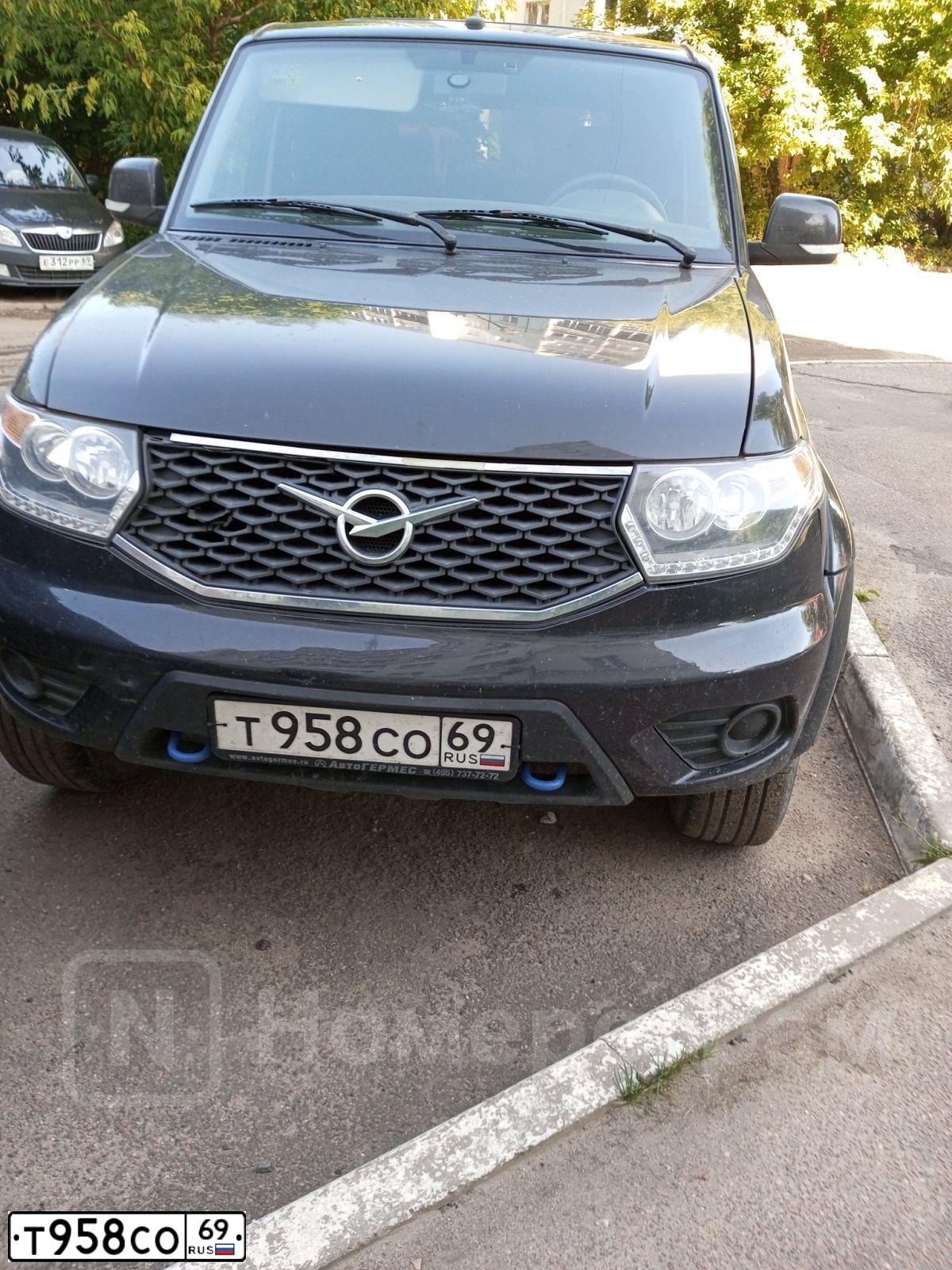 Фото автомобиля UAZ Z 3163 PATRIOT, 2017 — госномер Х483СЕ69. Цвет: ЧЕРНЫЙ МЕТАЛЛИК