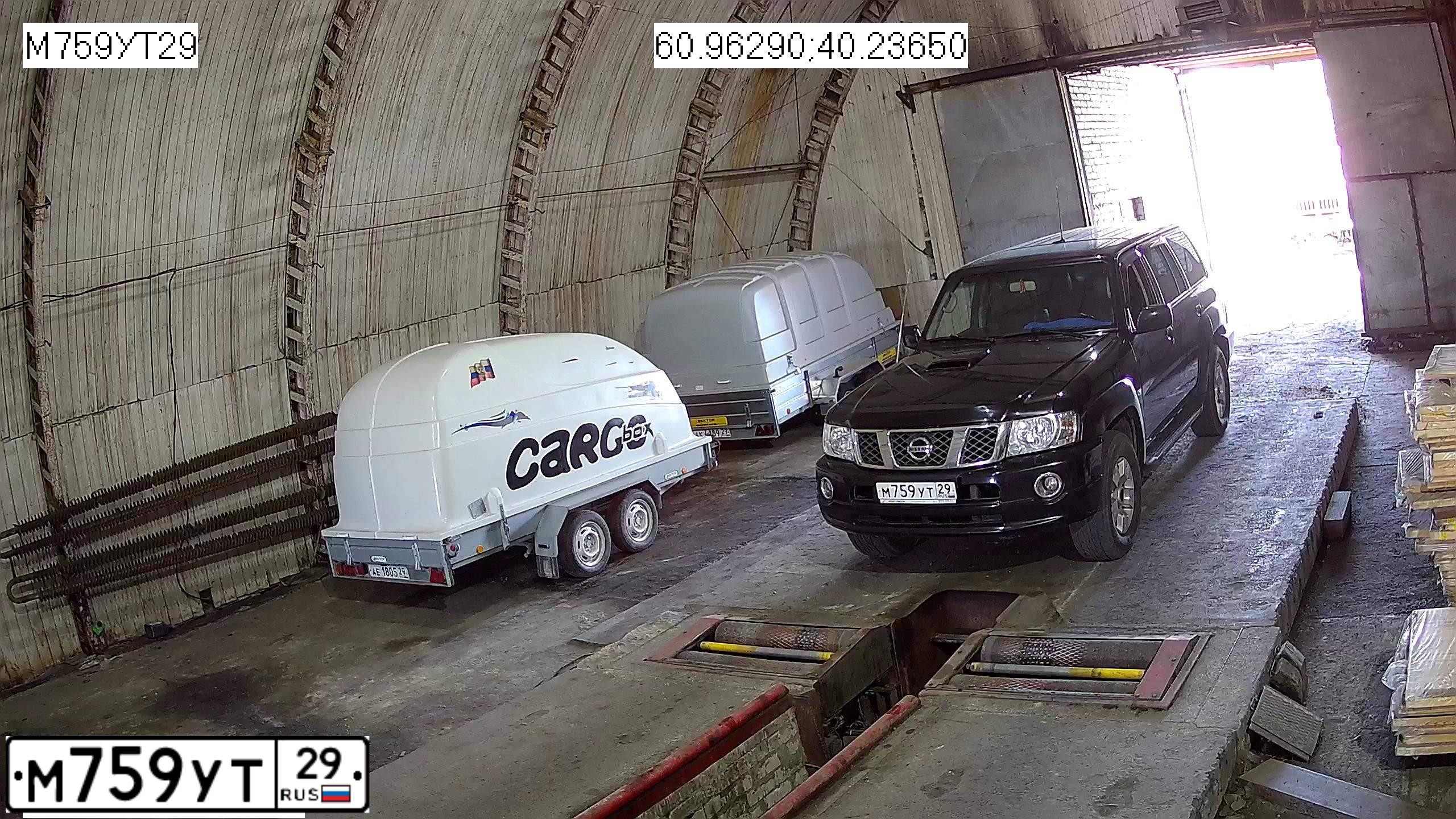 Фото автомобиля NISSAN PATROL, 2008 — госномер М759УТ29. Цвет: ЧЕРНЫЙ