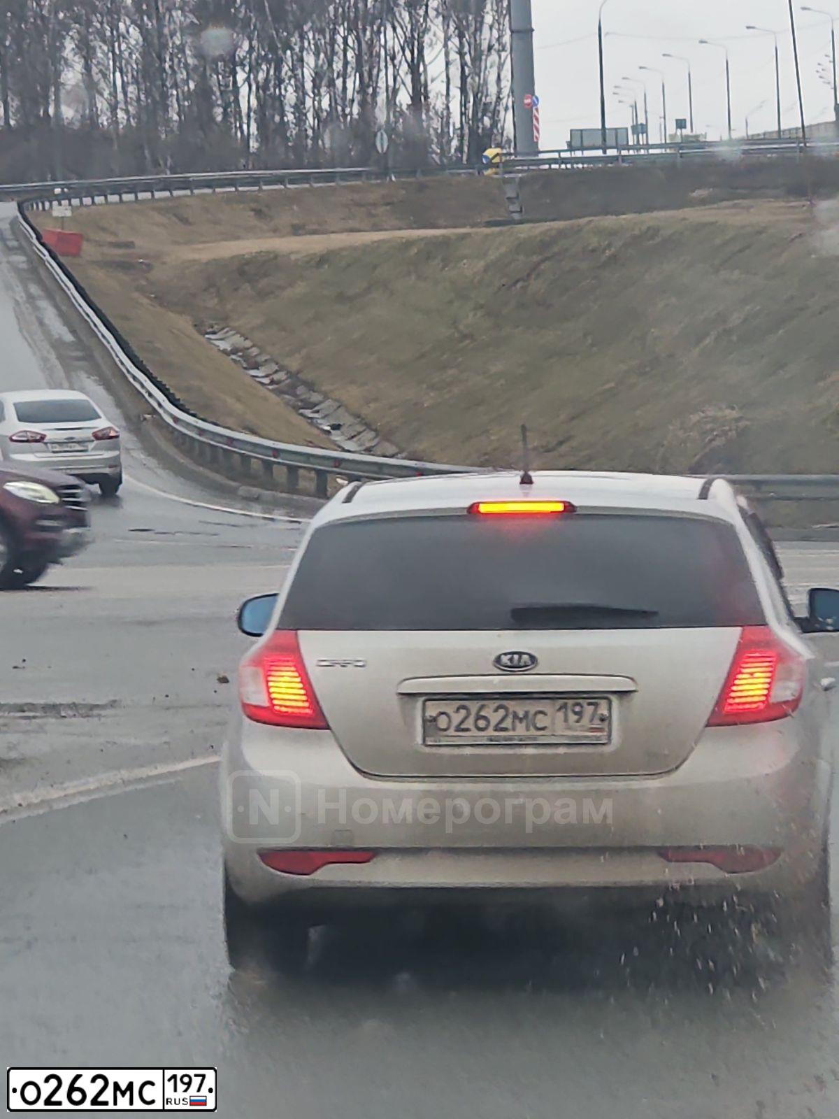 Фото автомобиля KIA CEE'D, 2010 — госномер О262МС197. Цвет: СЕРЫЙ