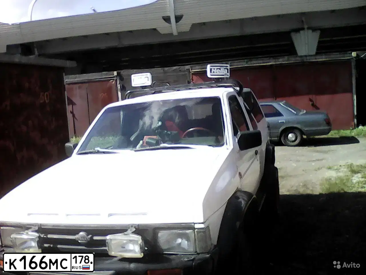Фото автомобиля NISSAN TERRANO, 1989 — госномер К166МС178. Цвет: БЕЛЫЙ