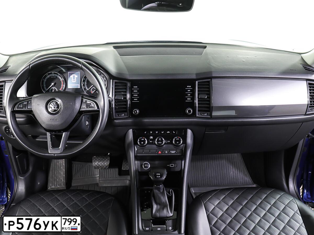 Фото автомобиля SKODA KODIAQ, 2019 — госномер Р576УК799. Цвет: синий