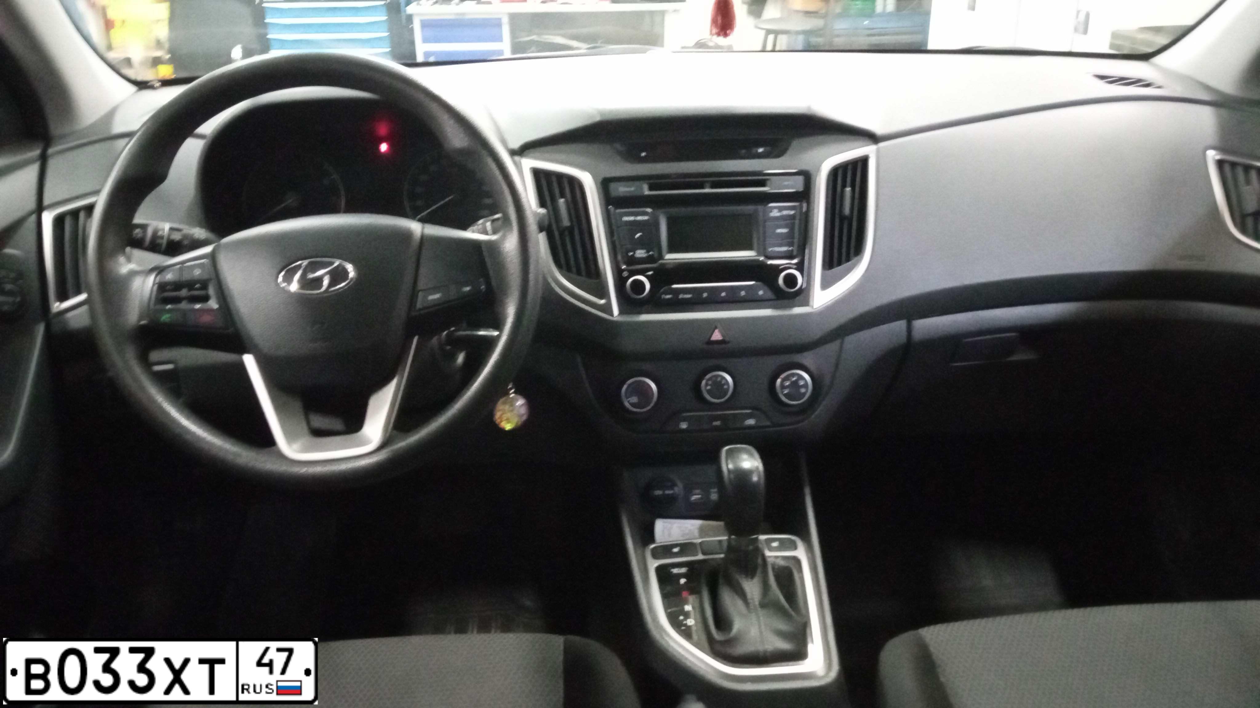 Фото автомобиля HYUNDAI CRETA, 2019 — госномер В033ХТ47. Цвет: КРАСНЫЙ