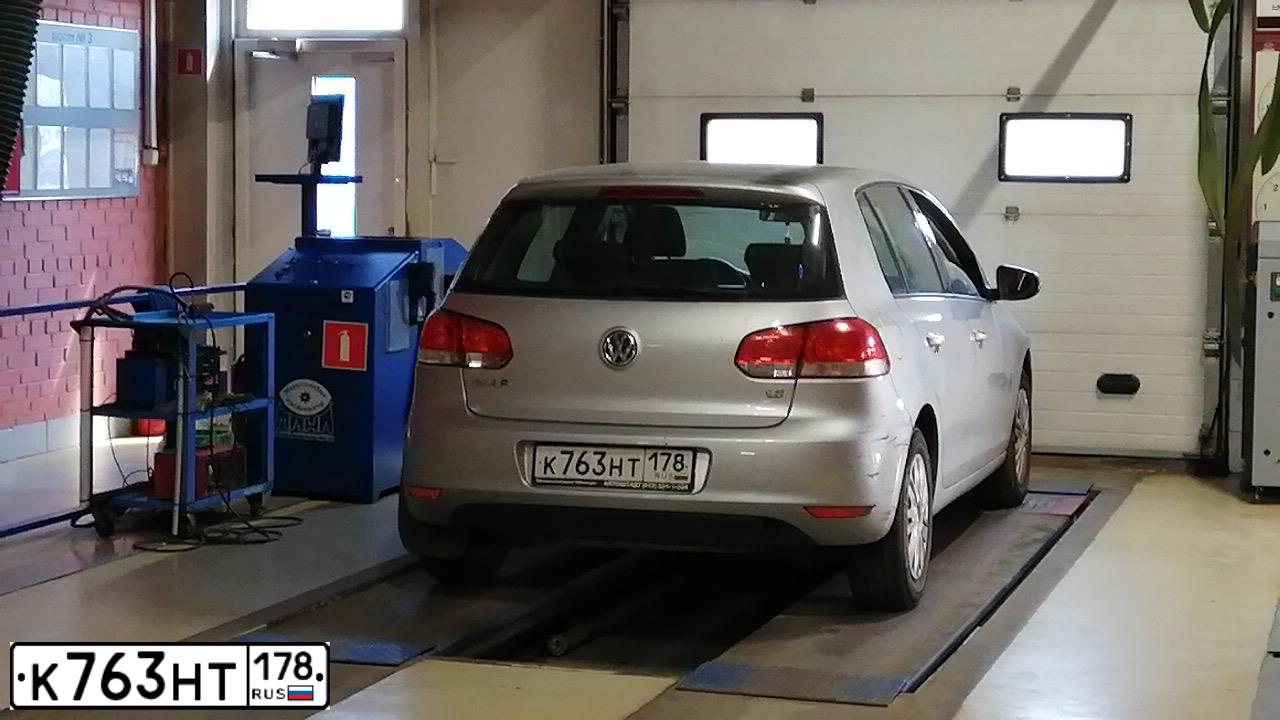 Фото автомобиля VOLKSWAGEN GOLF, 2011 — госномер К006ХК198. Цвет: СЕРЕБРИСТЫЙ