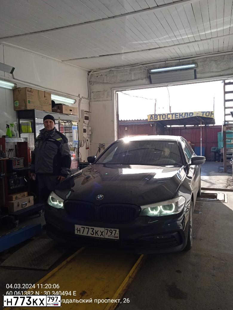 Фото автомобиля BMW 520D, 2019 — госномер У505НР152. Цвет: черный