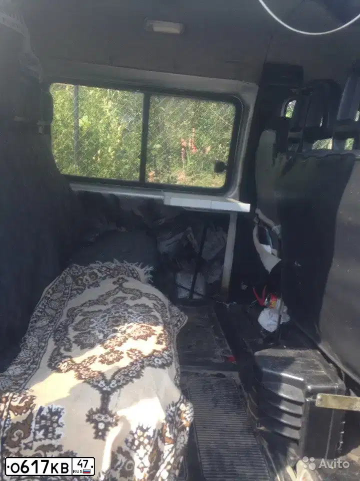 Фото автомобиля GAZ 2752 SOBOL, 2001 — госномер О617КВ47. Цвет: Серебристый