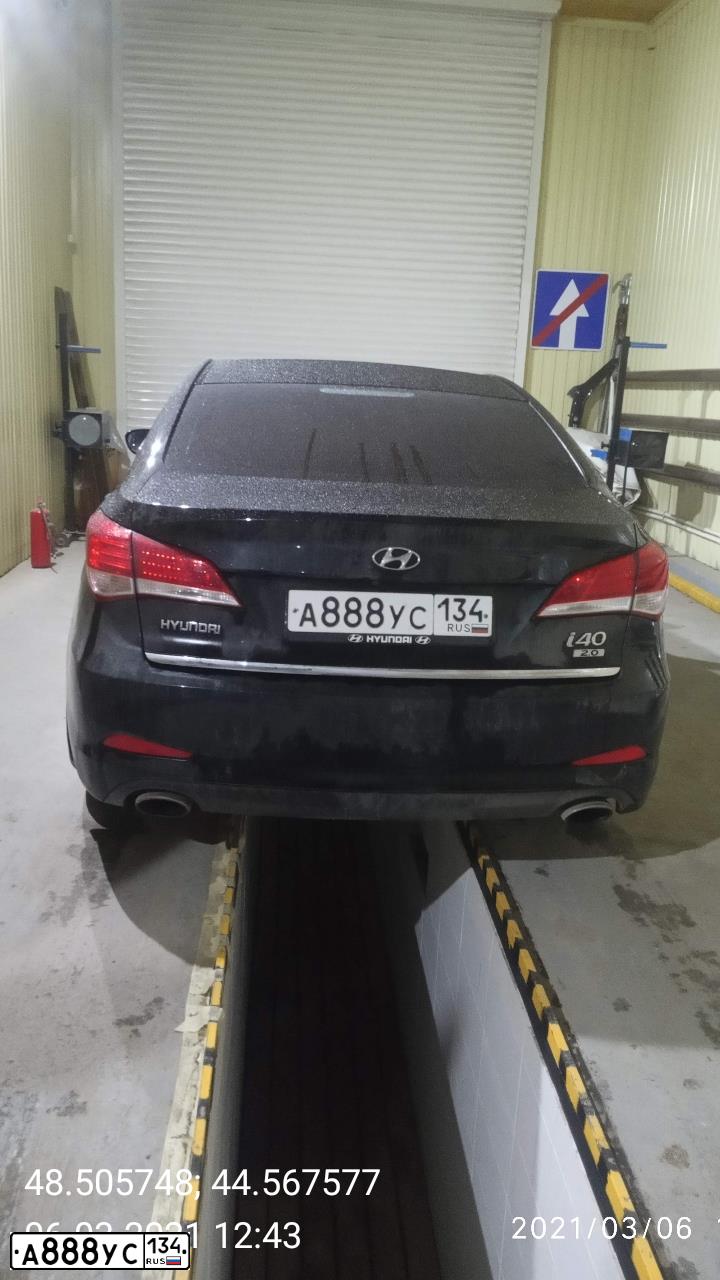 Фото автомобиля KIA RIO, 2006 — госномер А888УС134. Цвет: Серебристый