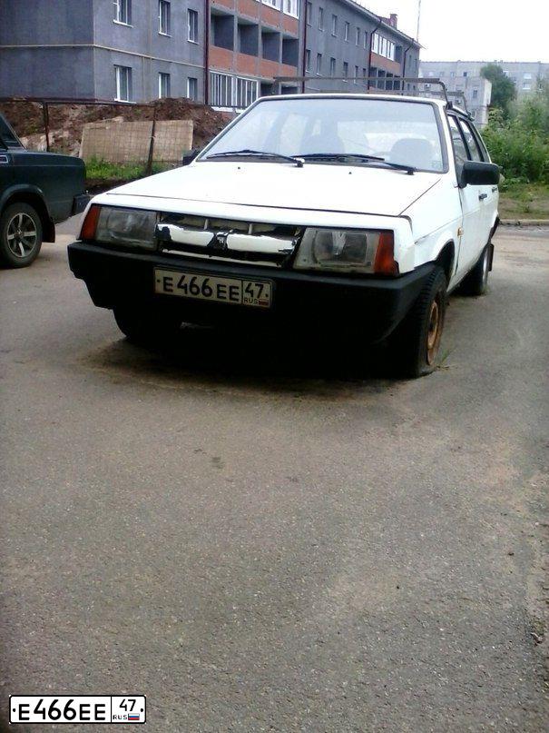 Фото автомобиля LADA 2109 SAMARA, 1987 — госномер Е466ЕЕ47. Цвет: Белый