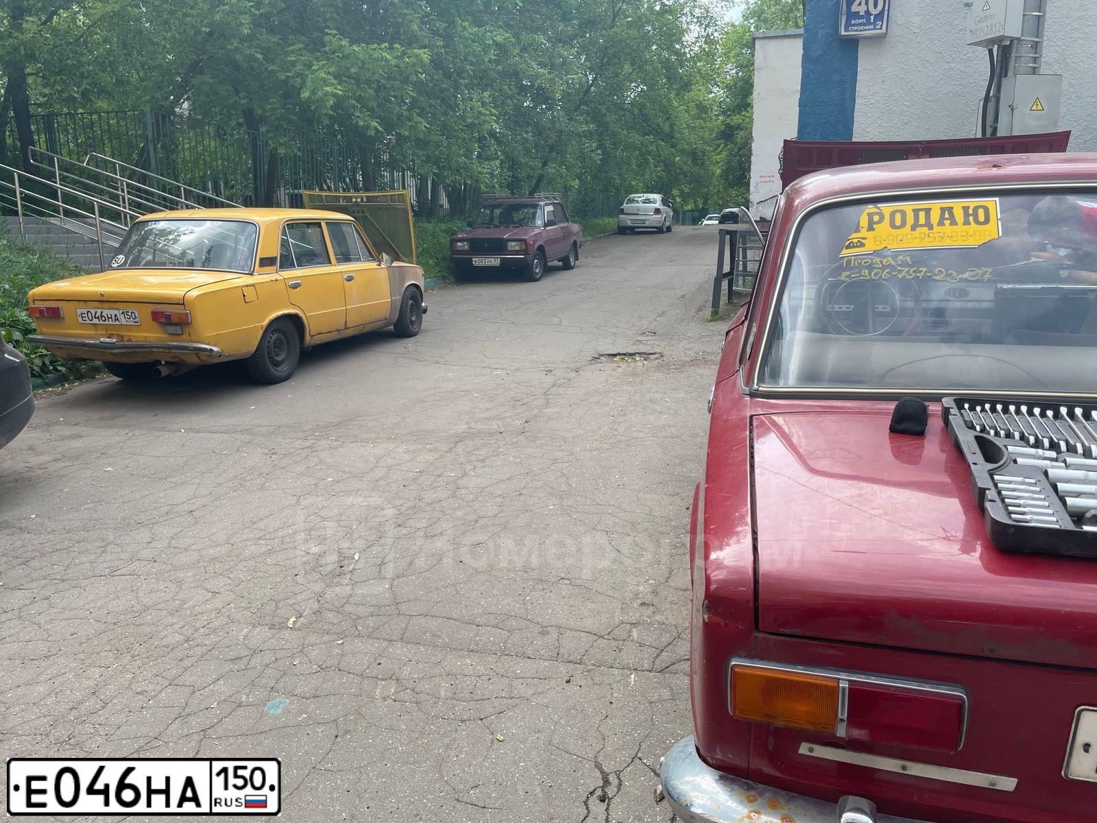 Фото автомобиля LADA 2101, 1982 — госномер Е046НА150. Цвет: ЖЕЛТЫЙ