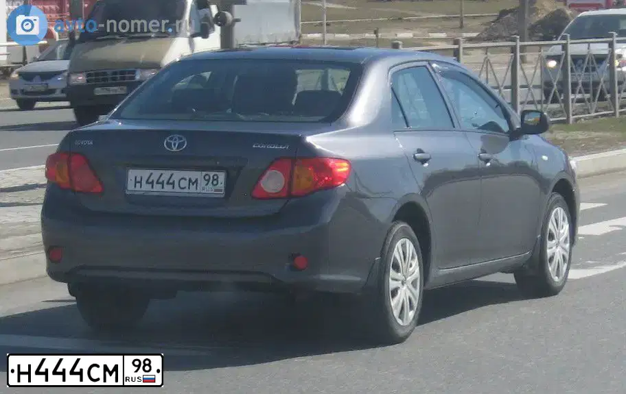 Фото автомобиля TOYOTA COROLLA, 2007 — госномер Р135ТО11. Цвет: СЕРЫЙ