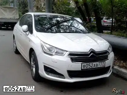 Фото автомобиля CITROEN C4, 2013 — госномер В029СН69. Цвет: Белый
