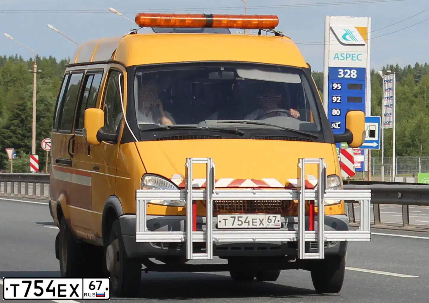 Фото автомобиля GAZ Z 3221 GAZEL, 2007 — госномер Т754ЕХ67. Цвет: ЖЁЛТЫЙ