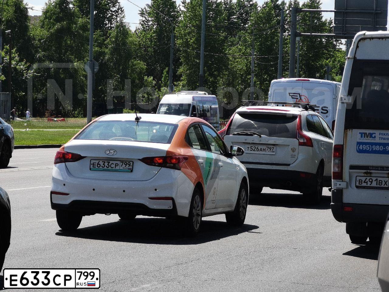 Фото автомобиля HYUNDAI SOLARIS, 2019 — госномер Е633СР799. Цвет: Белый