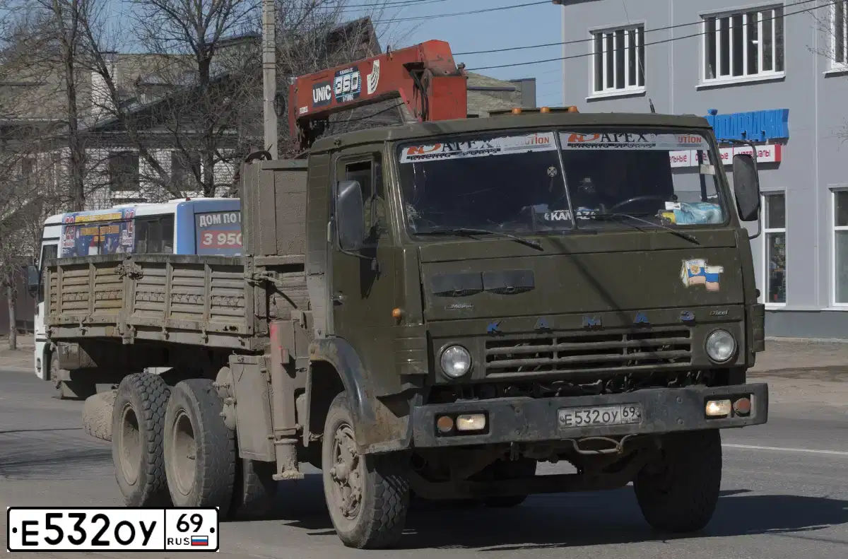 Фото автомобиля KAMAZ 5320 /6X4/, 1993 — госномер Е532ОУ69. Цвет: ЗЕЛЕНЫЙ