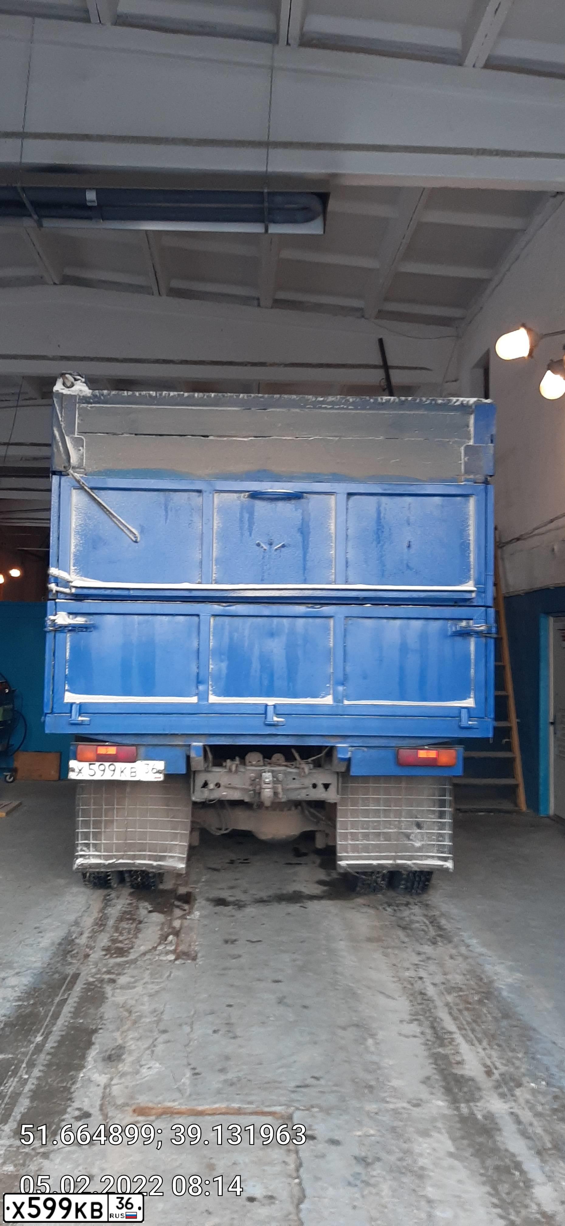 Фото автомобиля KAMAZ 5320 /6X4/, 1990 — госномер Х599КВ36. Цвет: СВЕТЛО-СЕРЫЙ